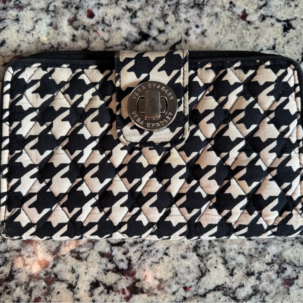 Vera Bradley Black and Cream Houndstooth Key Holder